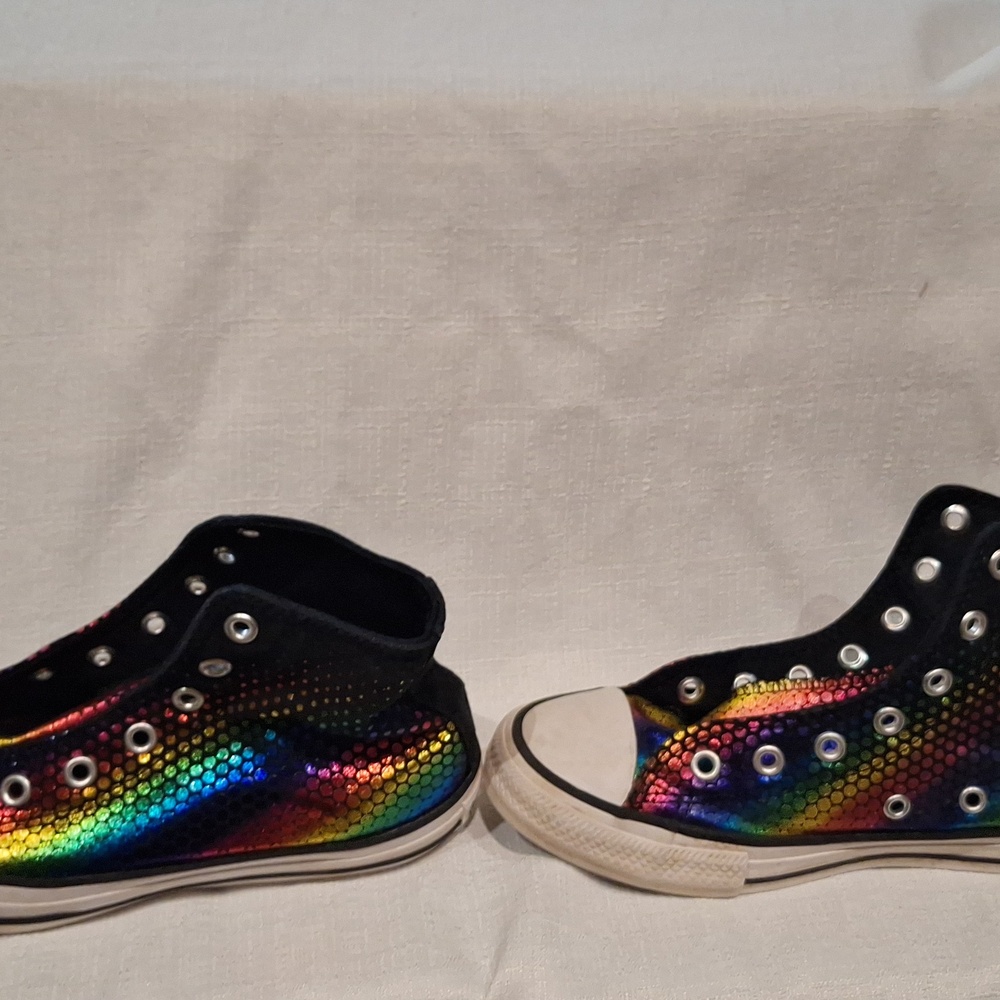 Kids multiple colors converse All Stars sneakers sz.2.